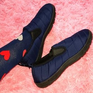 NWOT Men's slippers, size 8, Navy Blue